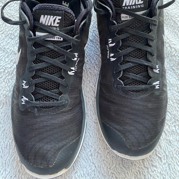USED NIKE SHOES - Picture 1 of 16
